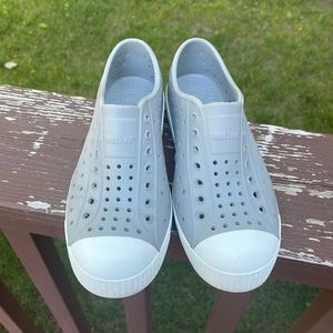Native shoes boys size 2 (J2)